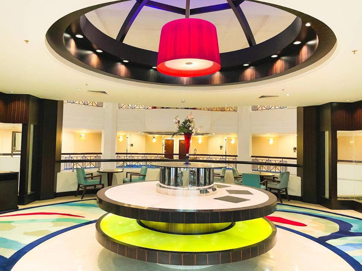 Moevenpick Grand Al Bustan Hotel Dubai Exterior foto The lounge at the airport