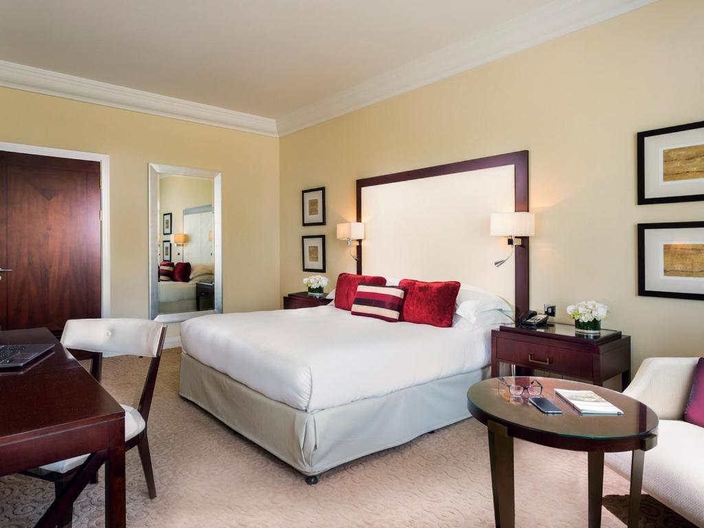 Moevenpick Grand Al Bustan Hotel Dubai Exterior foto A room at the InterContinental London