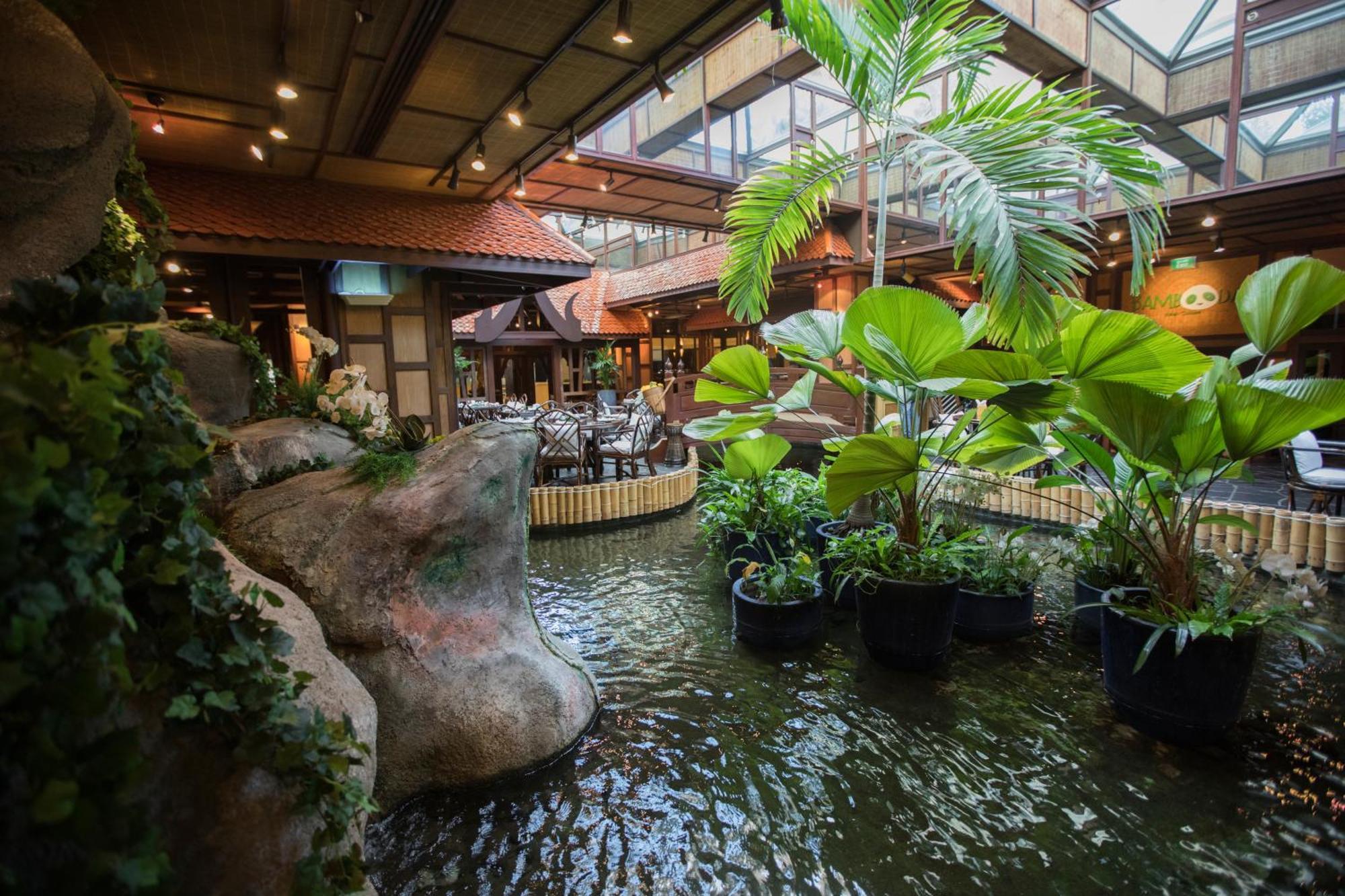 Moevenpick Grand Al Bustan Hotel Dubai Exterior foto The interior of the Riverwalk