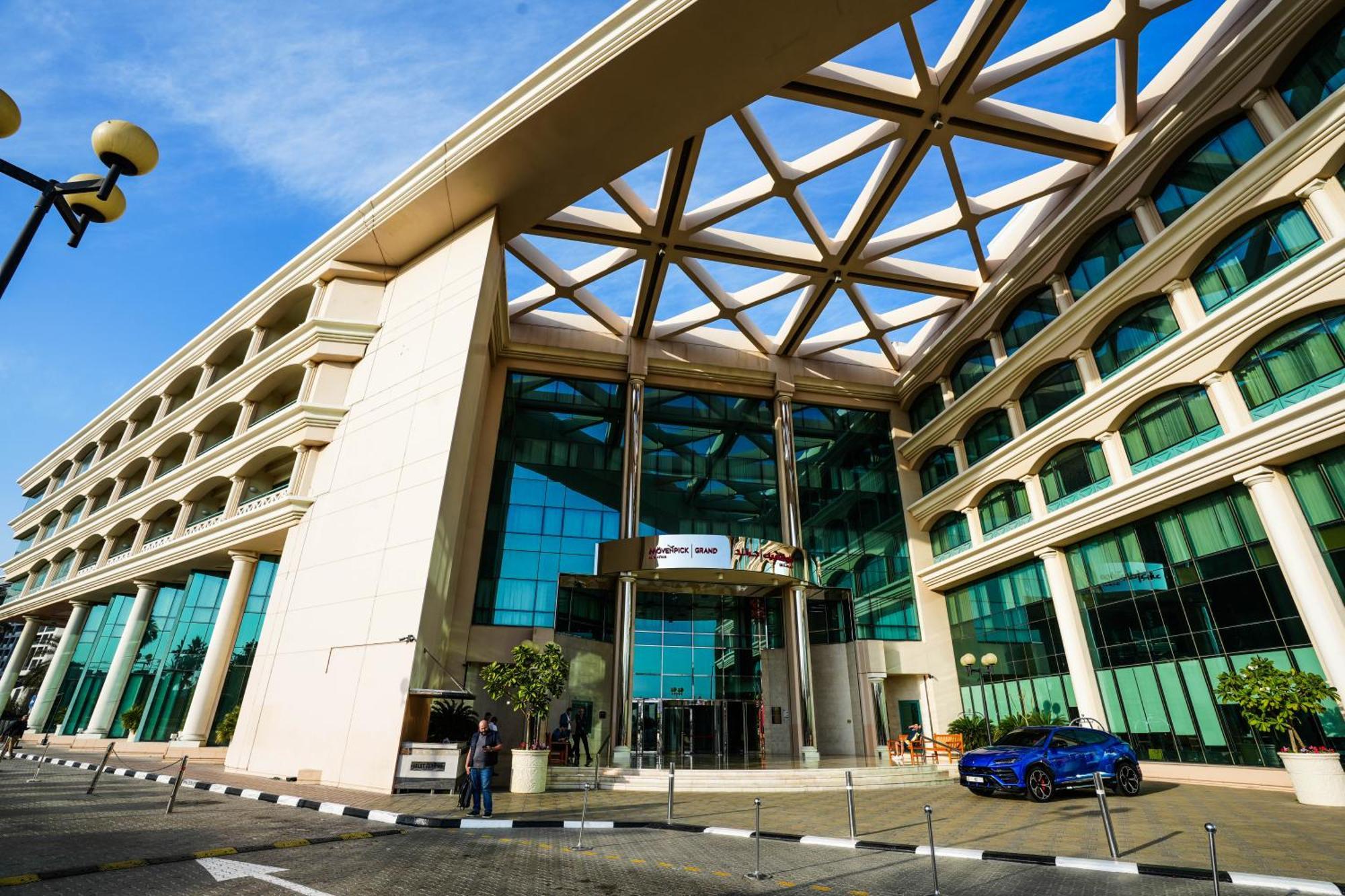 Moevenpick Grand Al Bustan Hotel Dubai Exterior foto Dubai Campus