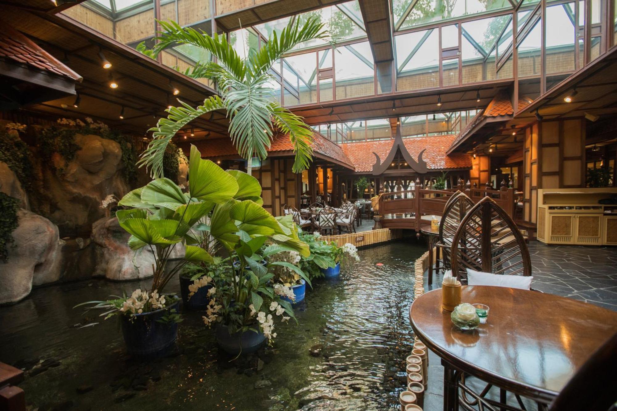 Moevenpick Grand Al Bustan Hotel Dubai Exterior foto The interior of the restaurant