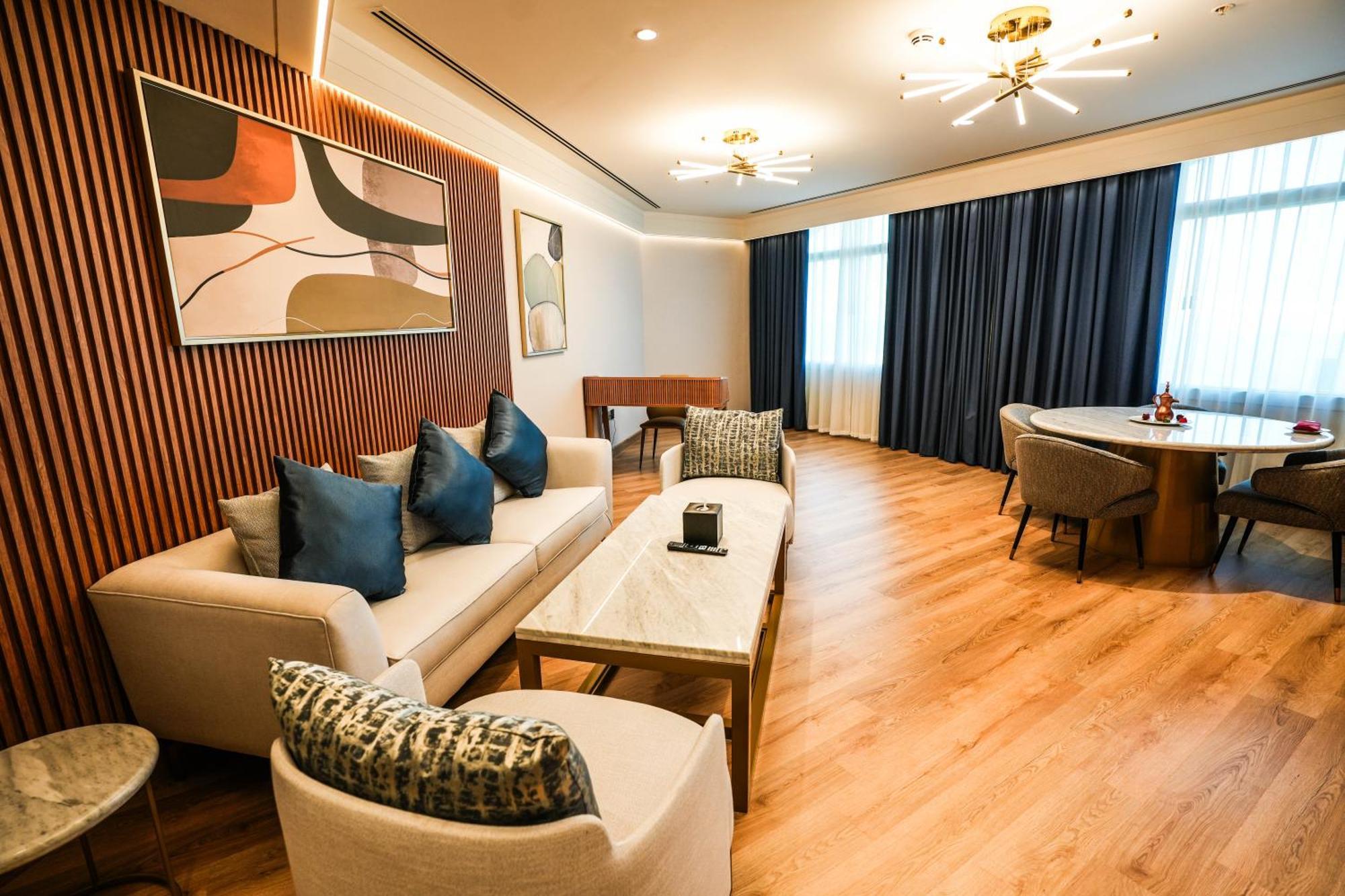 Moevenpick Grand Al Bustan Hotel Dubai Exterior foto A suite at the hotel