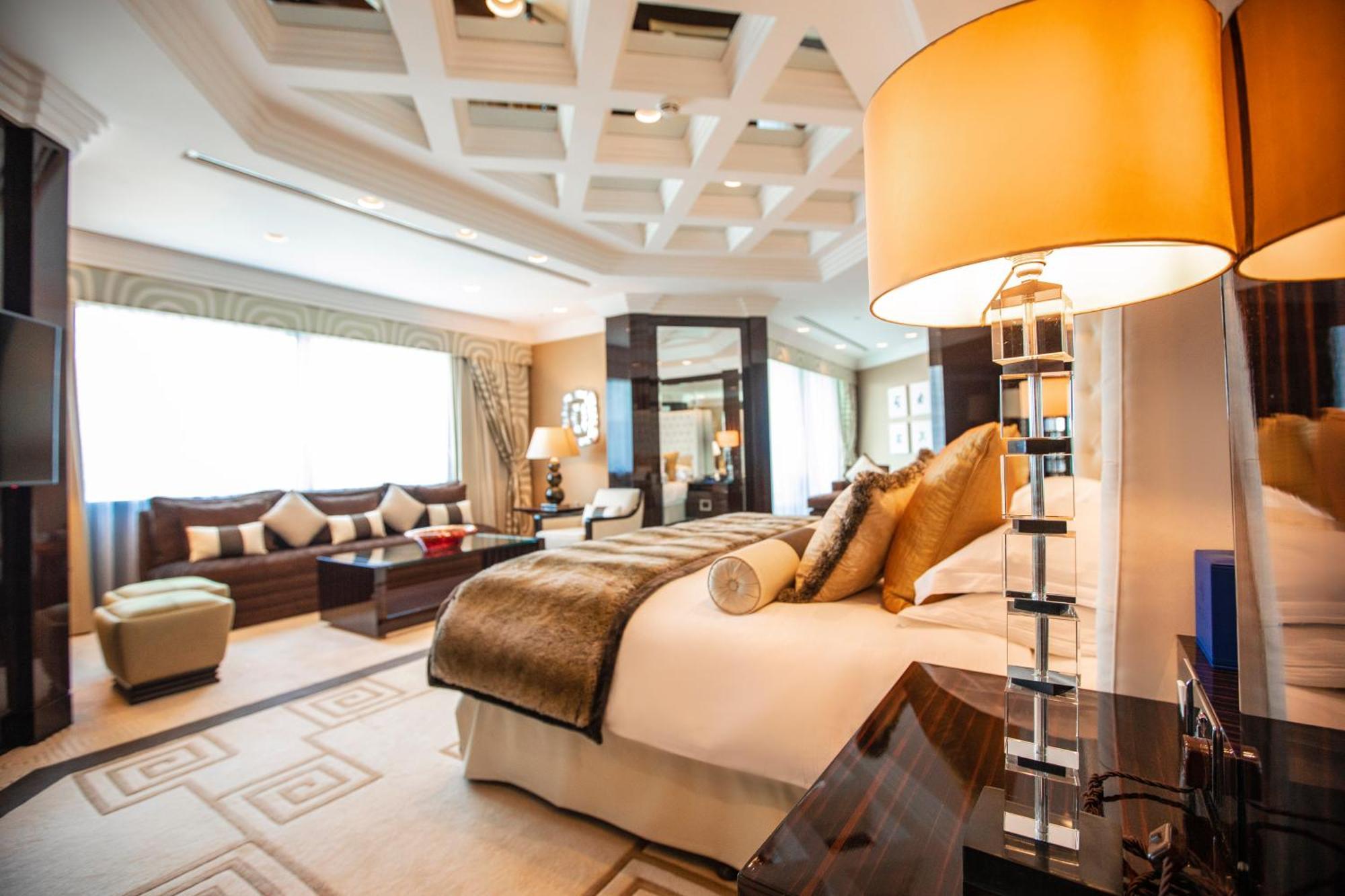 Moevenpick Grand Al Bustan Hotel Dubai Exterior foto A suite at the Ritz-Carlton, DIFC