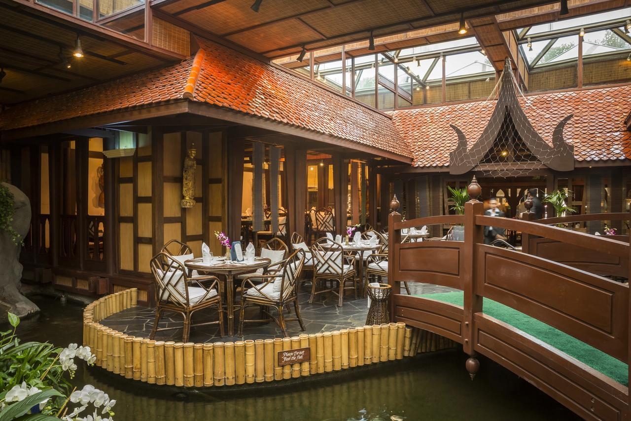 Moevenpick Grand Al Bustan Hotel Dubai Exterior foto The interior of the restaurant