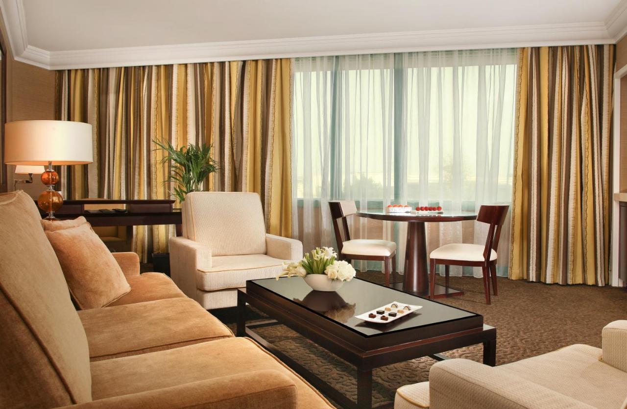 Moevenpick Grand Al Bustan Hotel Dubai Exterior foto A suite at the Four Seasons Hotel, Moscow