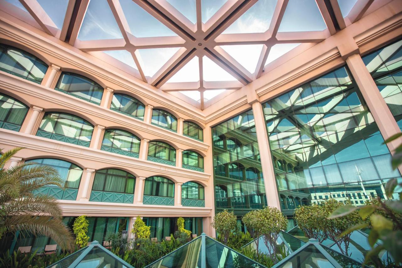 Moevenpick Grand Al Bustan Hotel Dubai Exterior foto The interior of the library